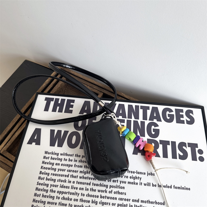 Bolsos para niños coreanos, tendencia de personalidad, mini bolso con cuello halter para niños y niñas 2025 nuevo bolso para auriculares, monedero para bebés