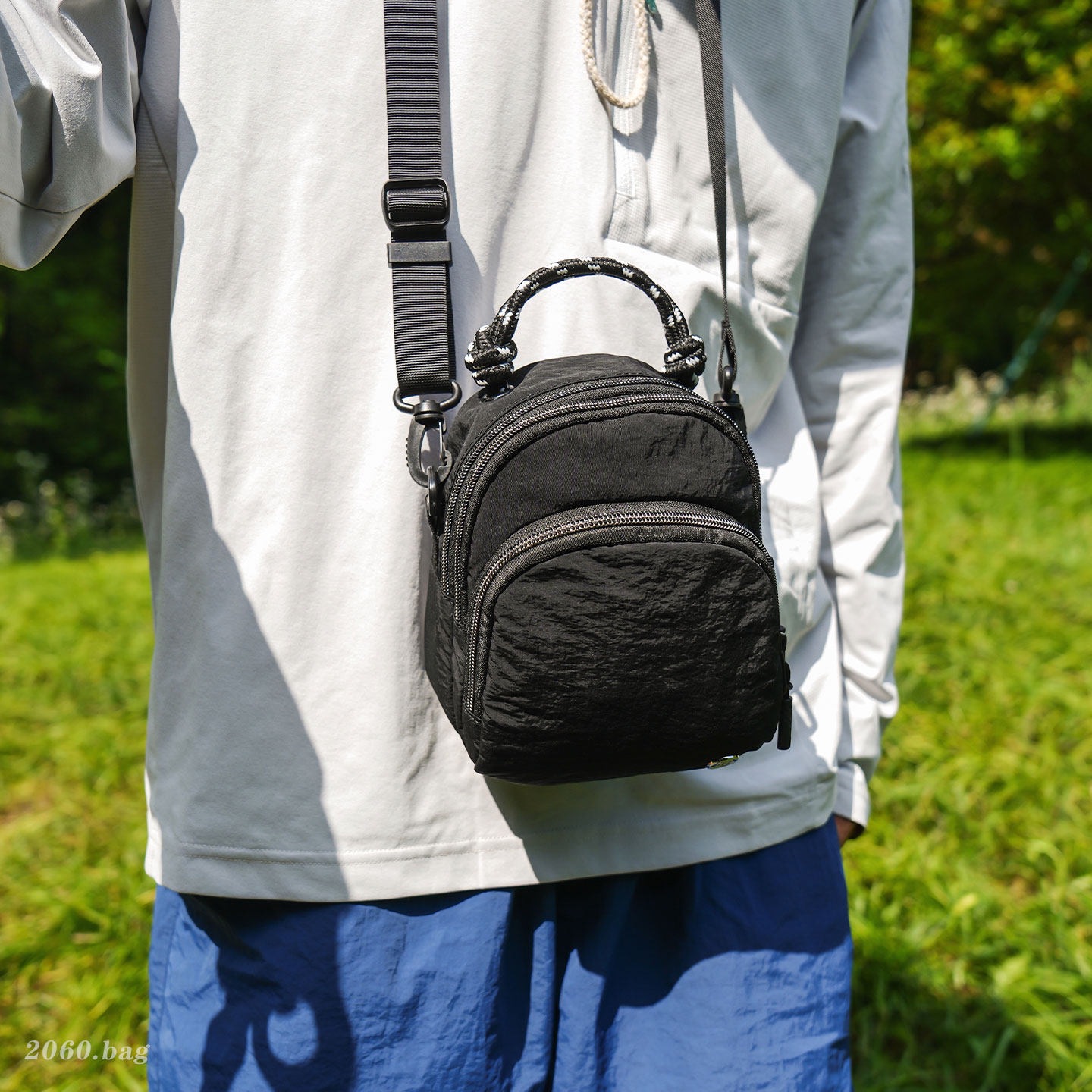 Simple mochila ligera nueva moda 2026 bolsos al aire libre nicho de hombro con el mismo teléfono móvil de nylon para hombres y mujeres