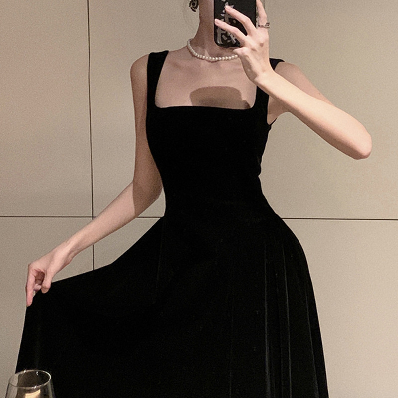 French-Style Square-Neck Velvet Strap Dress for Women, Waist-Cinching, Elegant Hepburn-Style Birthday Socialite Gown, Black Long Dress