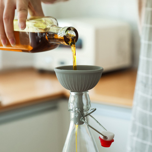 Household large-diameter oil pouring funnel retractable kitchen multi-functional silicone funnel condiment dispensing long-neck funnel