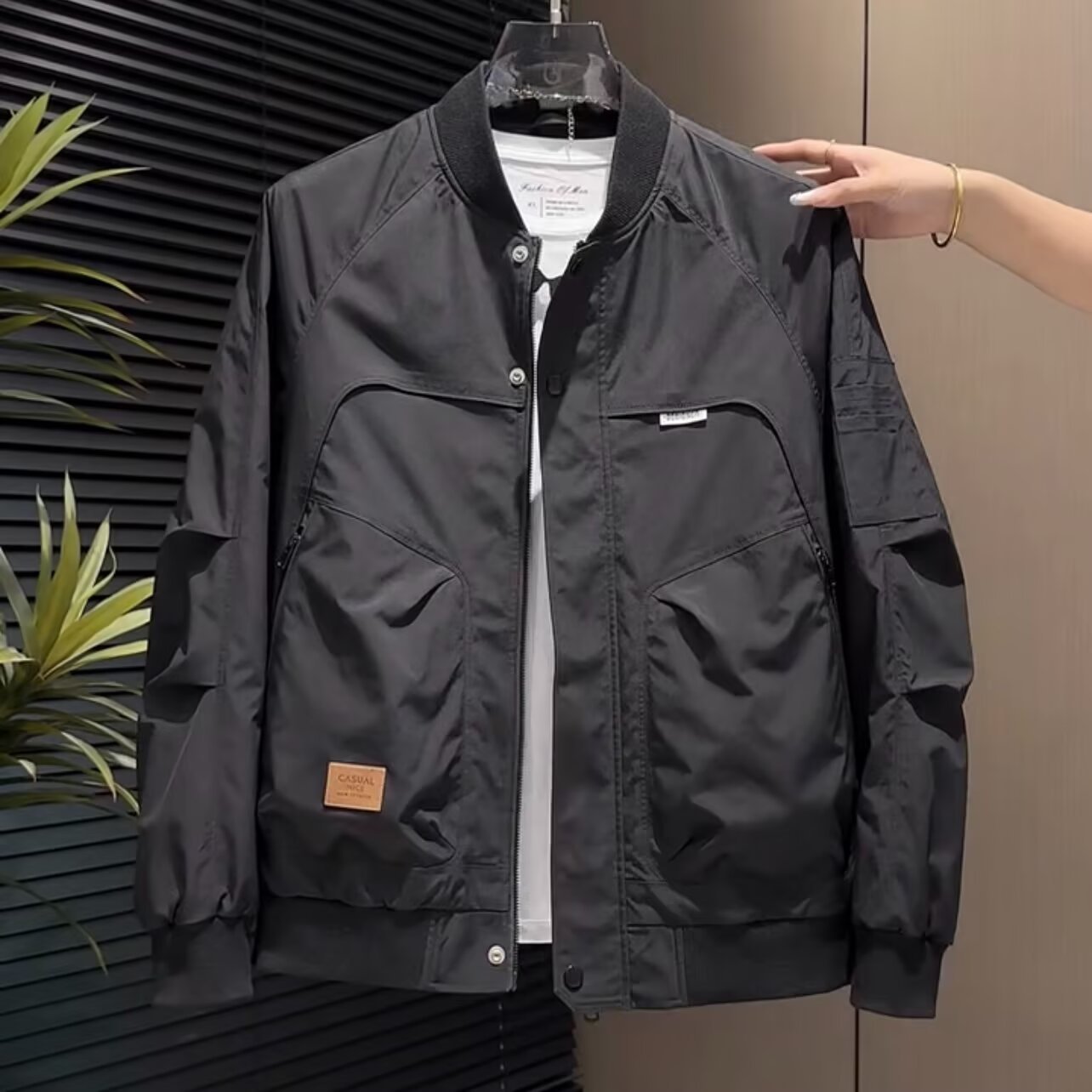 Men's workwear stand-up collar jacket, 2025 new style, all-season, loose fit, windproof, versatile, stylish men's outerwear.
