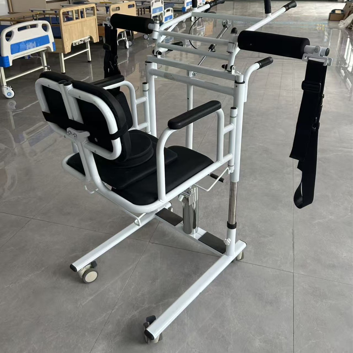 Dispositivo de desplazamiento para pacientes paralizados para personas discapacitadas bañarse asiento de inodoro máquina de desplazamiento para levantarse asistido asiento de elevación hidráulico reposabrazos