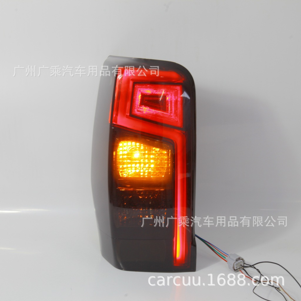 Aplicable a la luz trasera Mitsubishi L200 19-23 [tipo S]