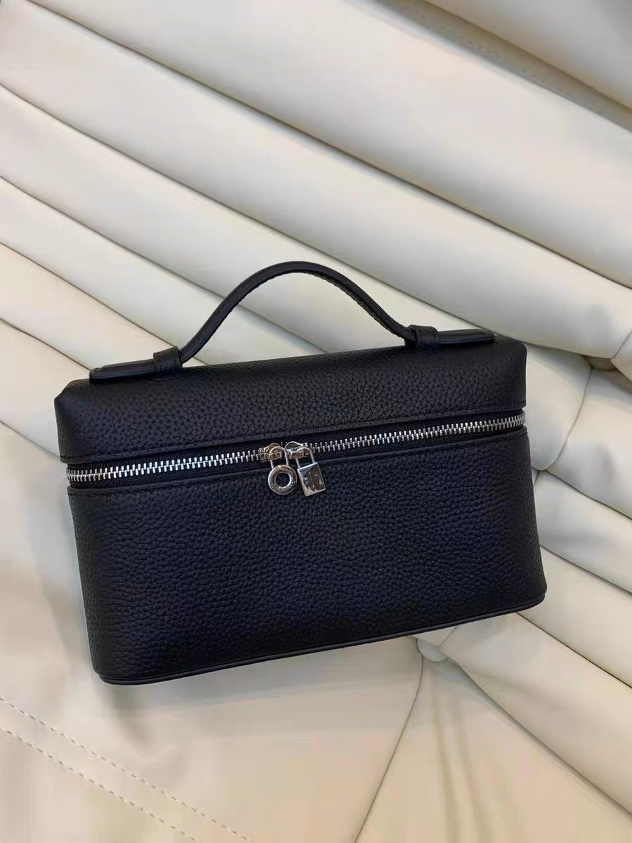 Black [hardware without letters]]