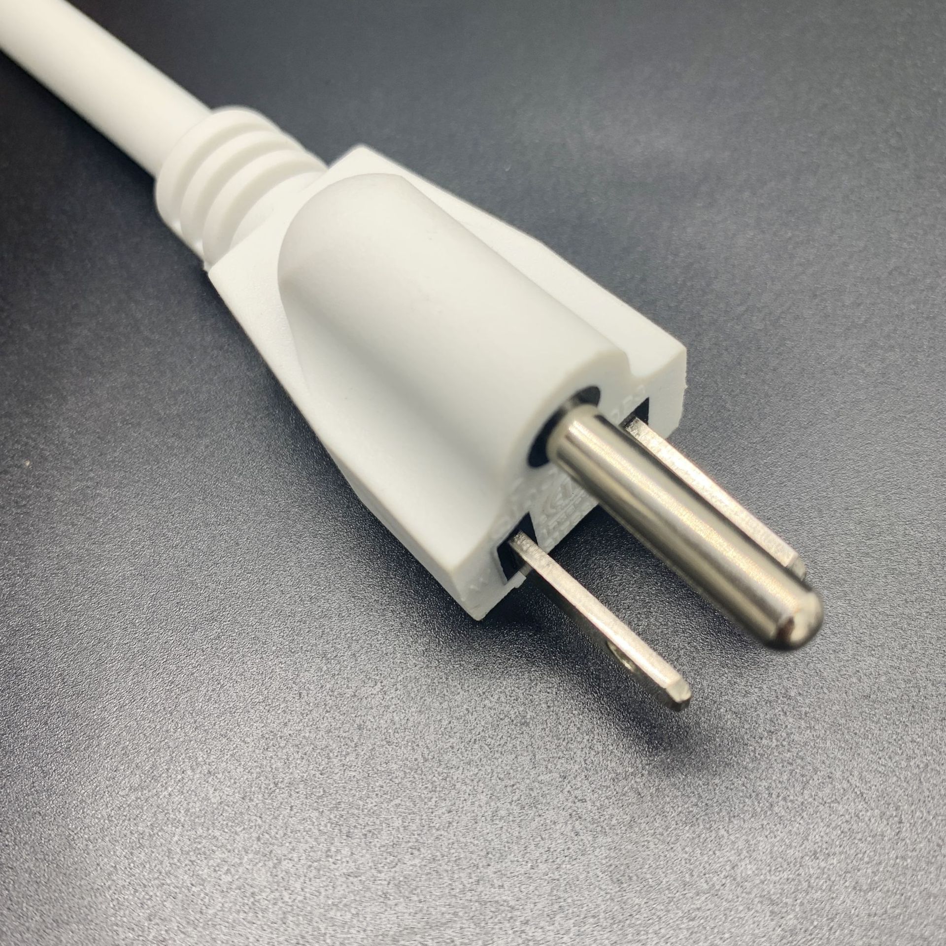 Explosiones transfronterizas de placa de cableado estándar estadounidense, enchufe estándar estadounidense con interruptor de protección contra sobrecarga