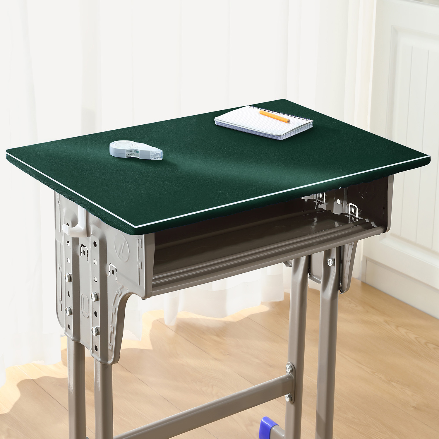 짙은 녹색 - 가장자리가 있고 네 모서리에 고무줄이 있는 스커트 없음