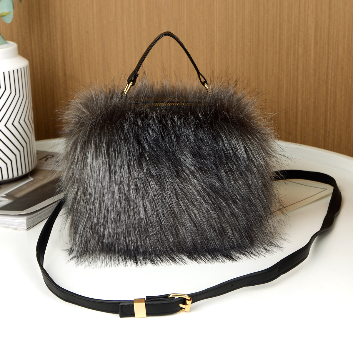 Nuova borsa a tracolla in pelliccia di procione da donna, a forma di cuscino, stile dolce e fresco y2k_voghion.com