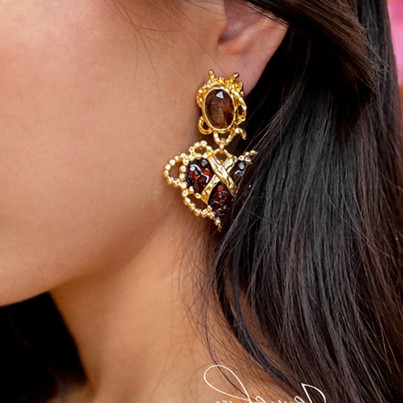 2211202 (1) 暗黑系巴洛克复古风格爱心金色耳钉女小