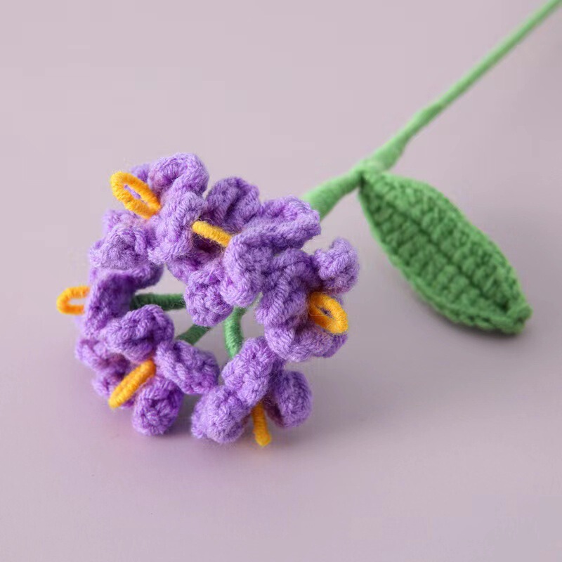 教師の日のプレゼントヒマワリの毛糸の花の手作りの毛糸のメリヤスは花の教師の日の花束の完成品をシミュレーションします。|undefined