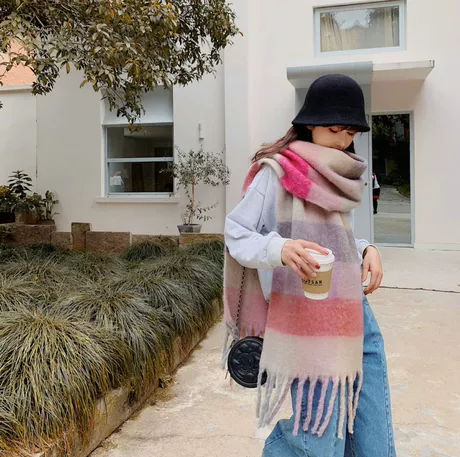 彩虹围巾女2025新款秋冬高级感围脖氛围感仿羊绒格子加厚保暖披肩