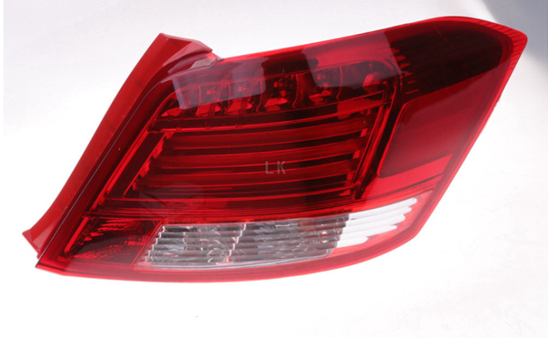 Suitable for BYD BYD Surui e5 rear tail lamp assembly left and right rear headlight cover brake turn signal housing