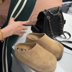 厚い底の高くなったベーケンの靴の女性2025春夏の百合の大きい頭の靴の1足は小さい背の包頭の半分のスリッパの女性を漕ぎます。