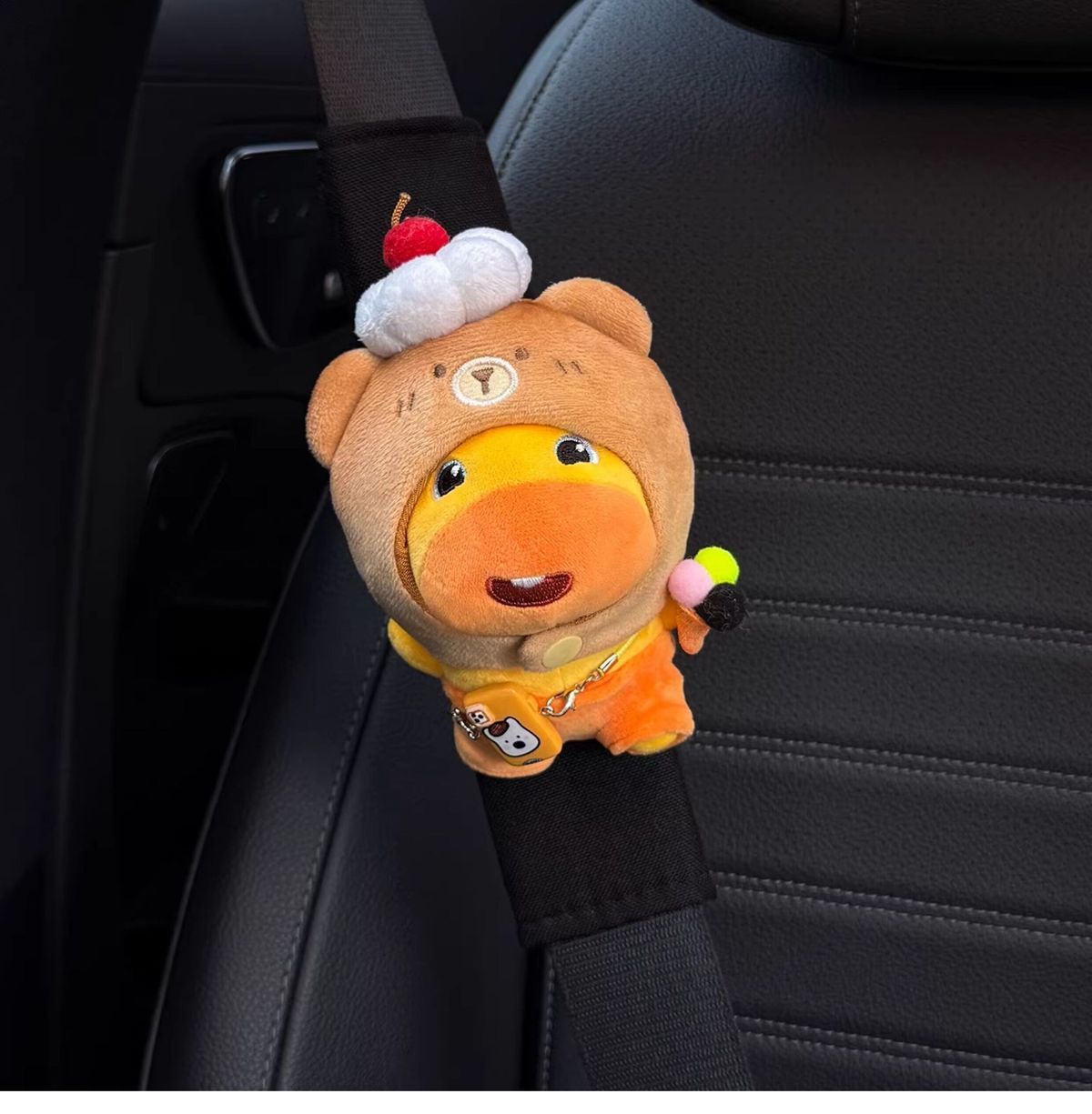 Capybara Lulu Car Seatbelt Shoulder Pads, Car Seatbelt Decoration, Anti-Wear Clothing, Cute Couple Set