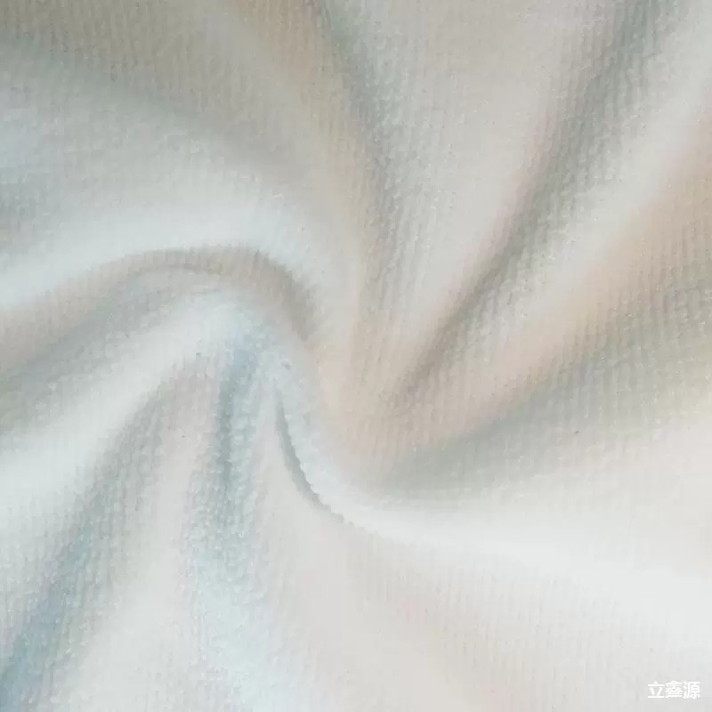 Одноразовое банное полотенце (для отеля), белое, 150/200 г, размеры 25×25–30×70 см