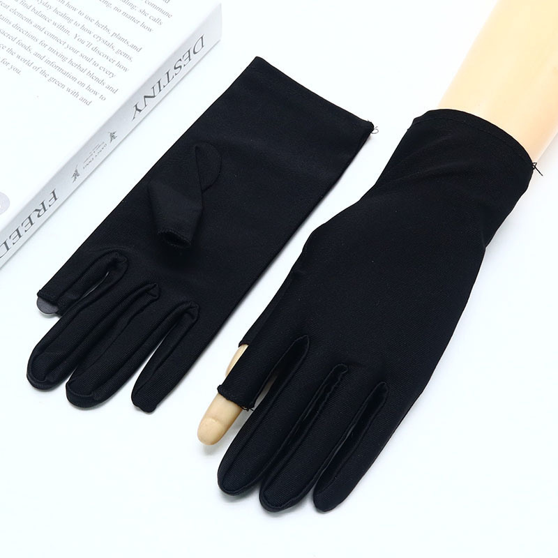 검은색 두 손가락 노출