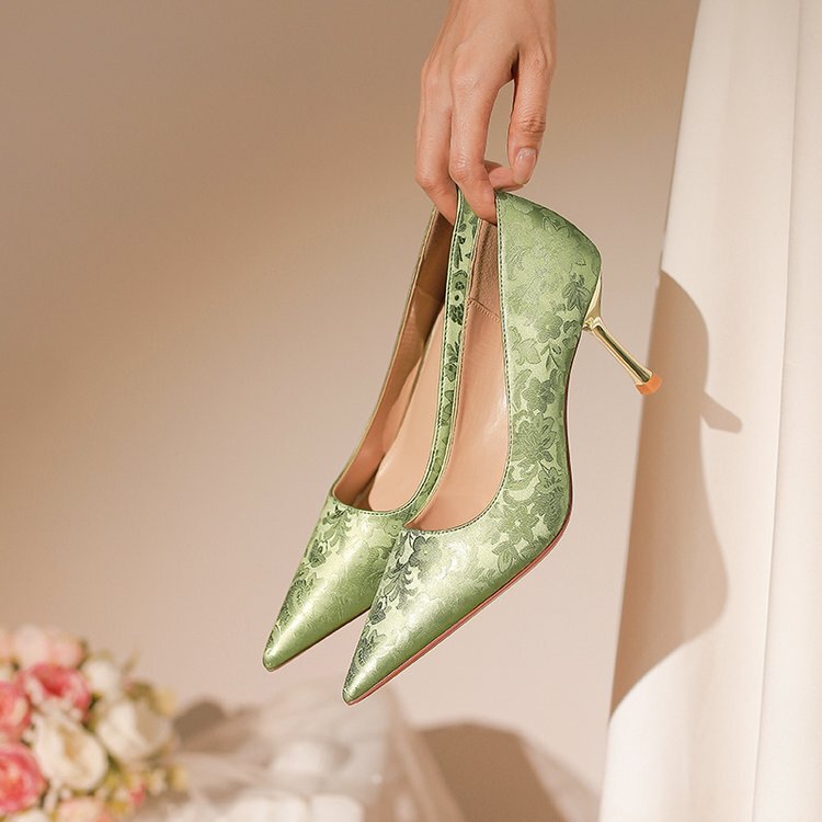 Pointed Toe Wedding Shoes for Women 2025 New Main Wedding Dress High Heels Wedding Banquet Shoes Bridesmaid Shoes French Retro Engagement Shoes