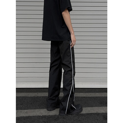 American-style patchwork sweatpants: Loose, casual, breathable, flared-leg design—stylish high-street men's pants with a trendy, versatile vibe.
