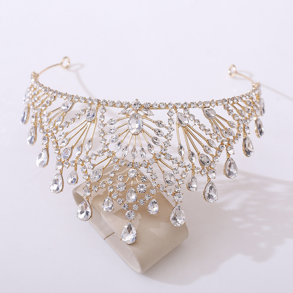 400g Weight Crown Hair Accessories Type Rhinestones Inlay Material 1 Piece Quantity Wedding, Birthday, Festival Occasion Alloy Material Crown, Knot Pattern All Seasons Season Women's Gender Plating Design Retro, Bridal, Shiny Style Gold Color Retro Bridal Shiny Women's Crown Knot Alloy Plating Rhinestones Crown 17