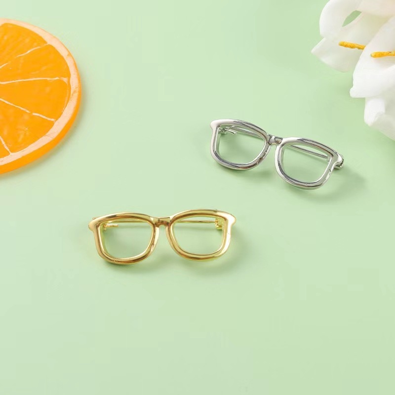 Simple Style Glasses Metal Plating Women's Brooches display picture 3
