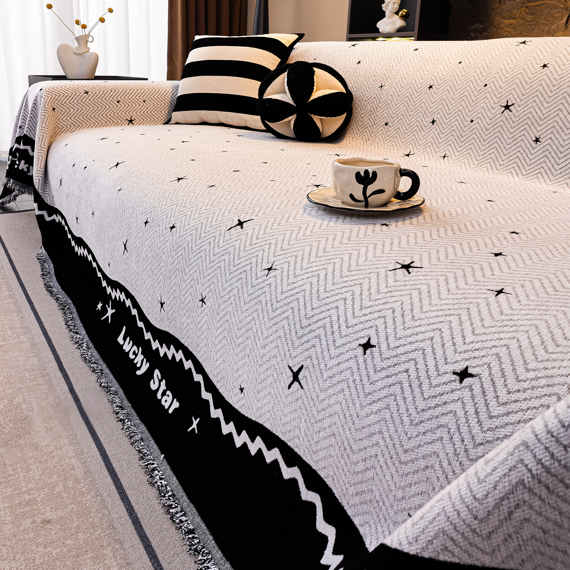 Sofá cubierta de alta sensación 2025 nuevo anti-gato atrapar tres asientos una toalla de sofá antideslizante de princesa una almohadilla de cobertura completa