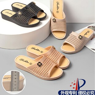 �羳���Q���l�͎�һ��ЬŮ��s����Ůʿܛ�׷������⴩ɳ����Ь