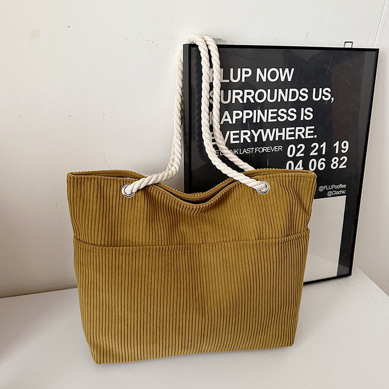 Otoño y invierno retro moda de gran capacidad de tela de cordillera 2024 nueva textura de bolso de hombro de mamá