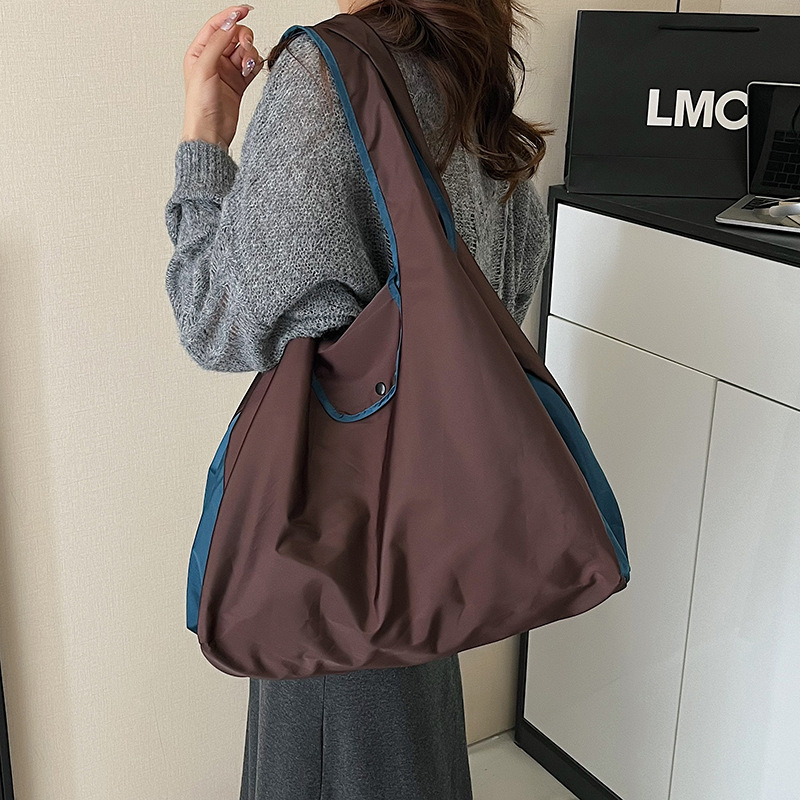 Fashionable folding bag