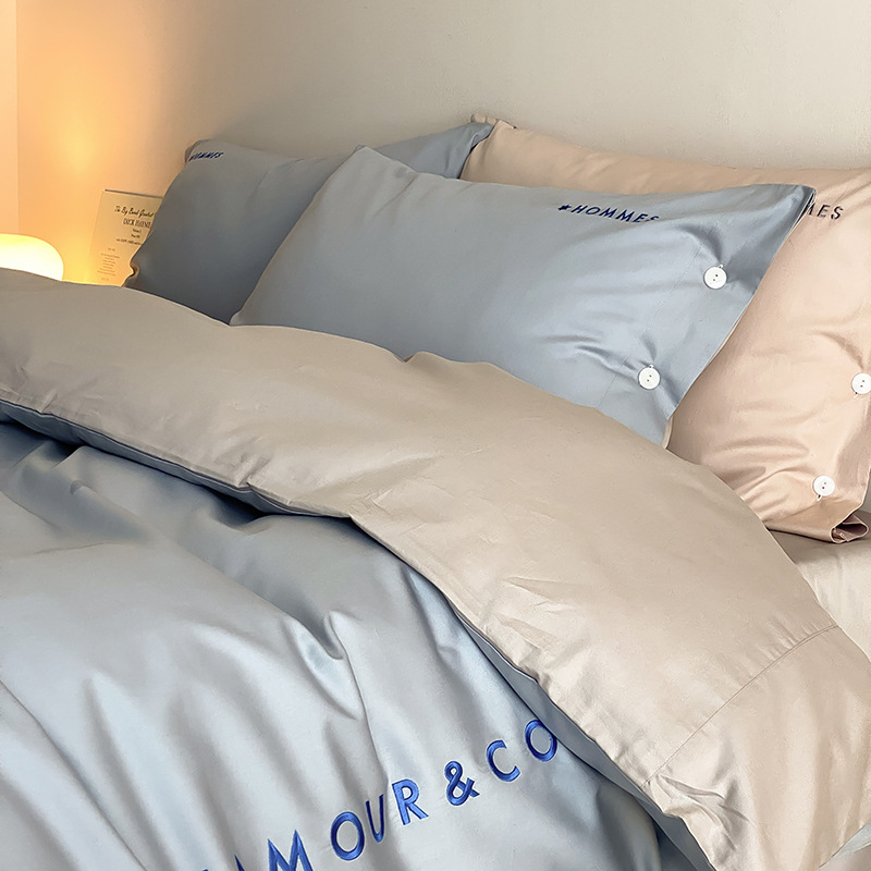 De alta gama de 100 de algodón de fibra larga de satén de color a juego de cuatro piezas conjunto de lujo de luz de algodón puro edredón cubierta de cama hoja de cama simple ropa de cama francesa