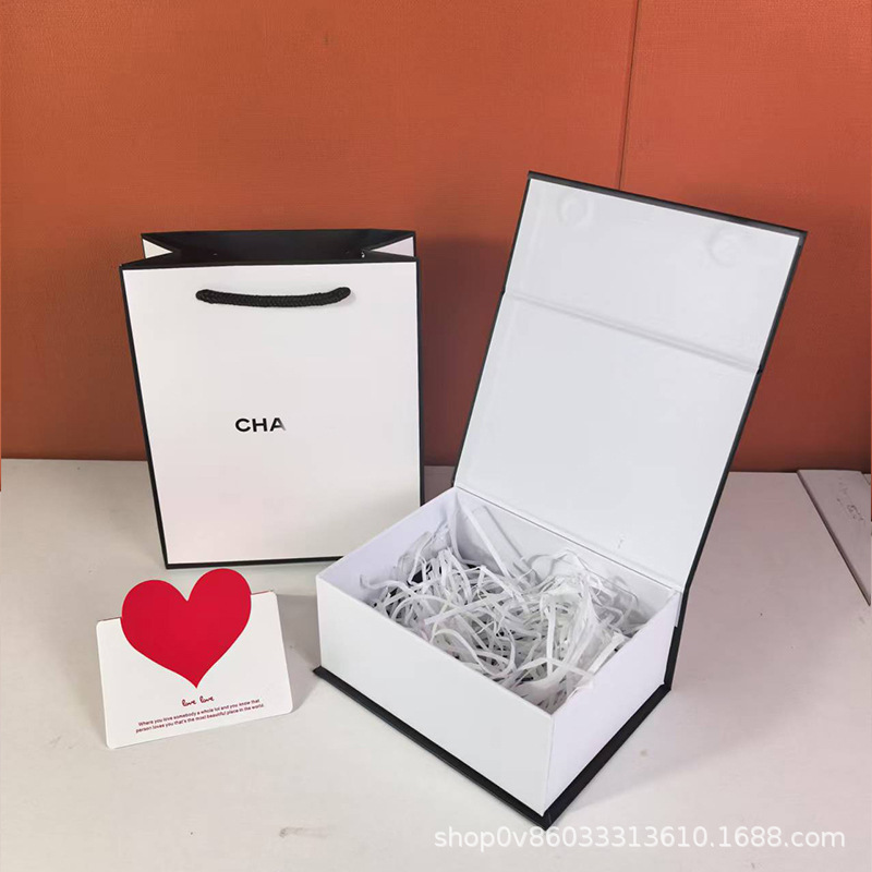 CH礼品盒洗面奶盒纸袋化妆品香水包装小香空盒口红盒批发