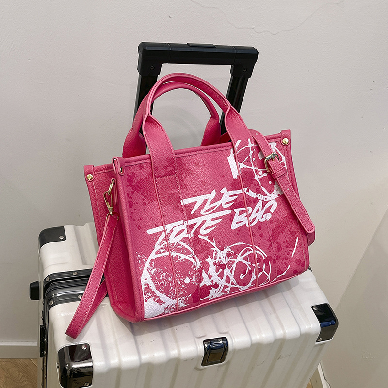 新款批发PU字母涂鸦托特包时尚百搭单肩包大容量学生包高级感女包