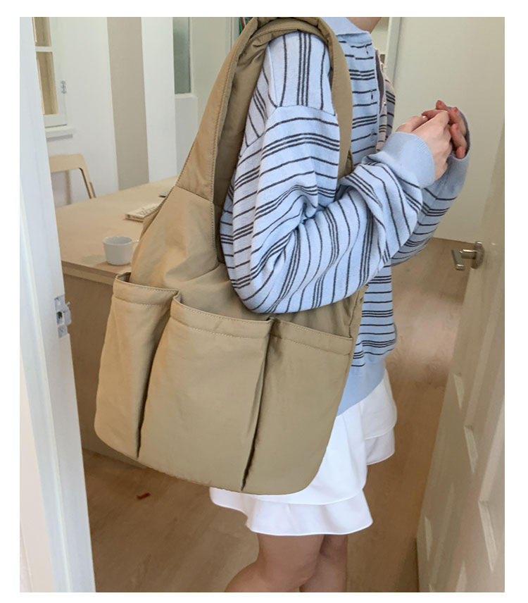 Single-shoulder underarm bag, large-capacity tote bag, versatile nylon fabric bag for women, new pleated multi-pocket commuter handbag undefined