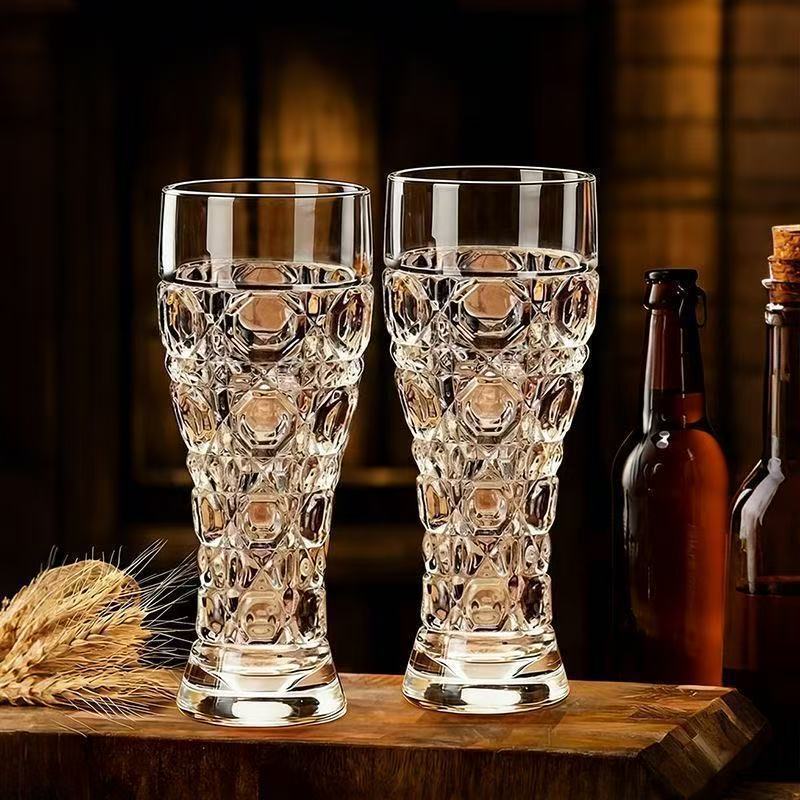 Highly attractive transparent glass beer cup with a tapered design and engraved patterns, suitable for craft beer, large capacity, bar-specific juice and beverage cup