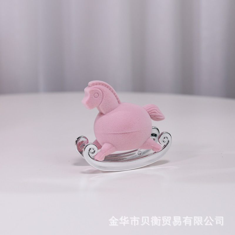 可爱小木马戒指盒丝绒首饰盒耳钉收纳盒项链盒粉色植绒盒送礼品生|ms