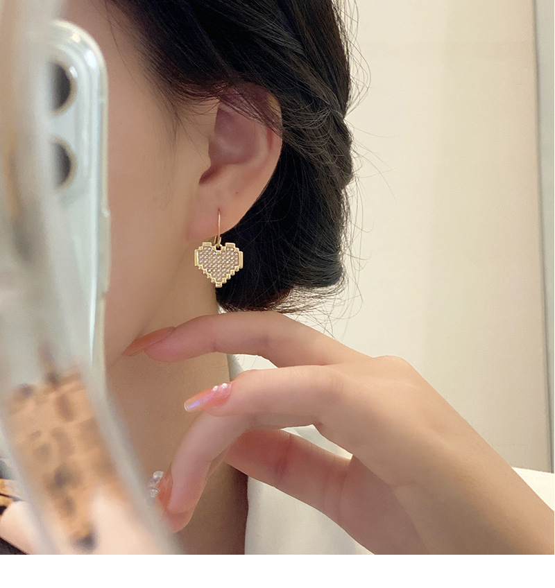 Hong Kong Style Fashion Personality Asymmetric Earrings Female Online Influencer Same Pearl Zircon Earrings Design Love Ear Rings display picture 1