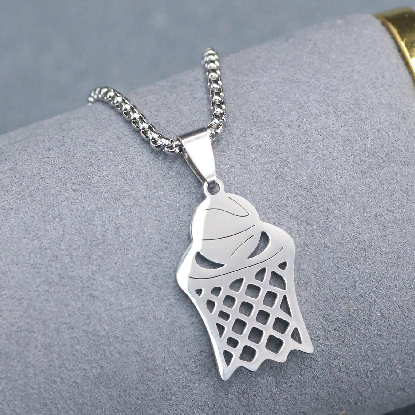 Chencui Stainless Steel Sports Personalized Basketball Frame Pendant Men's Fashion Necklace_voghion.com