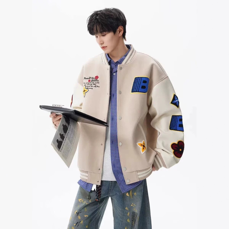 American-style color-block baseball jacket for men, 2026 autumn collection, featuring a jersey-style design, embroidery, and a cool, streetwear-inspired look, perfect as a casual couple's jacket