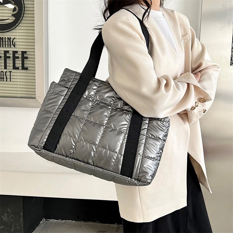 Bolso acolchado de algodón estilo coreano 2021, bolso de hombro bordado de gran capacidad para mujer, bolso de mano de invierno