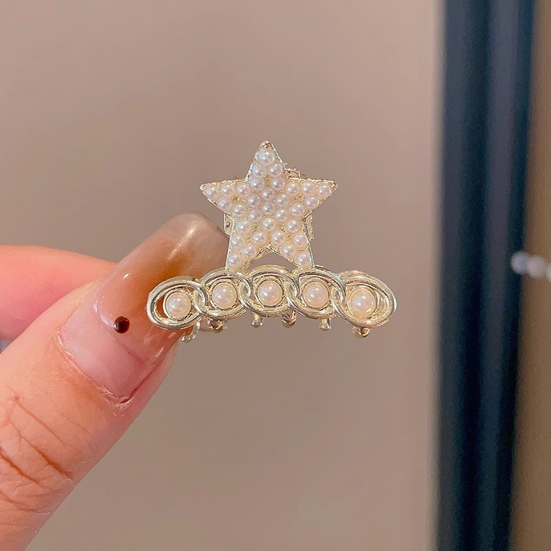 Nuevo medio lazo pelo pequeño clip simple tiburón clip accesorios para el cabello para las mujeres Pequeño clip de metal tamaño pequeño perla horquilla rota 2024