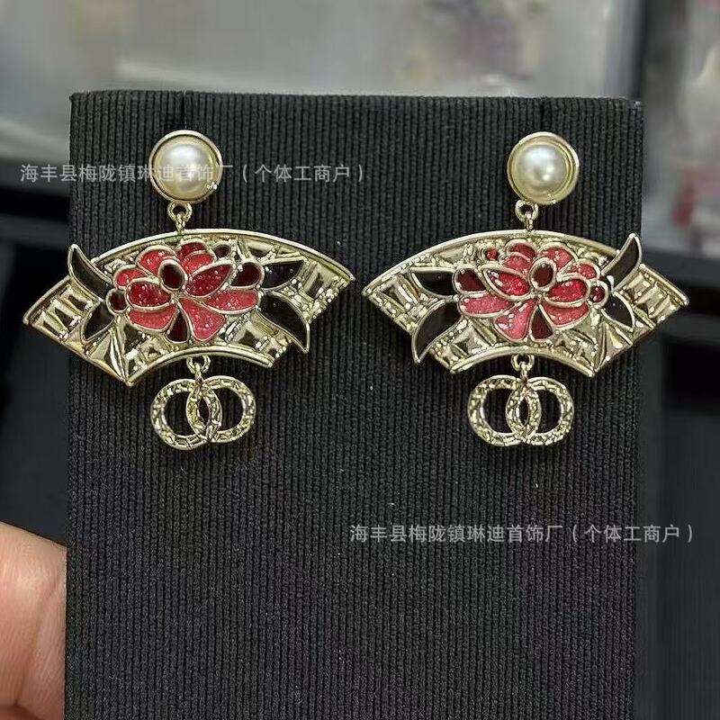 新款香家法式花朵名媛宫廷光面镶钻字母珍珠耳钉耳环耳饰品潮|undefined