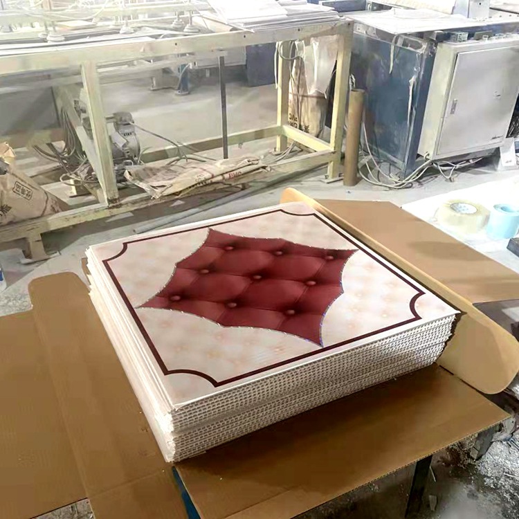 Placa cuadrada de PVC personalizada 60 * 60 placa de fijación 603595 procesamiento de exportación de 7MM placa de techo