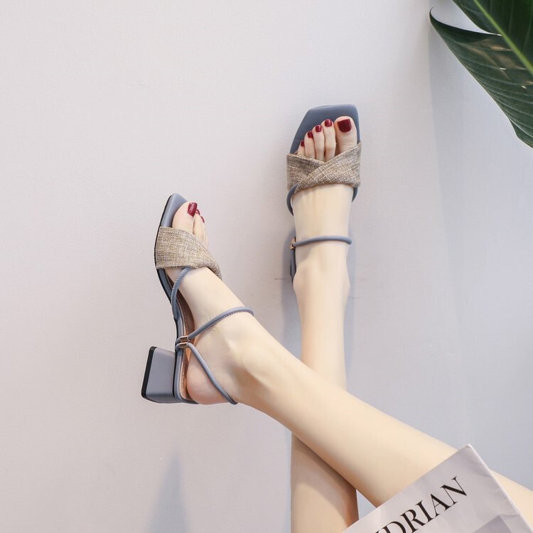 2026 New Summer Style Chunky Mid-Heel Fairy-Style Sandals That Can Be Paired with Skirts, Versatile and Fresh High-Heeled Sandals
