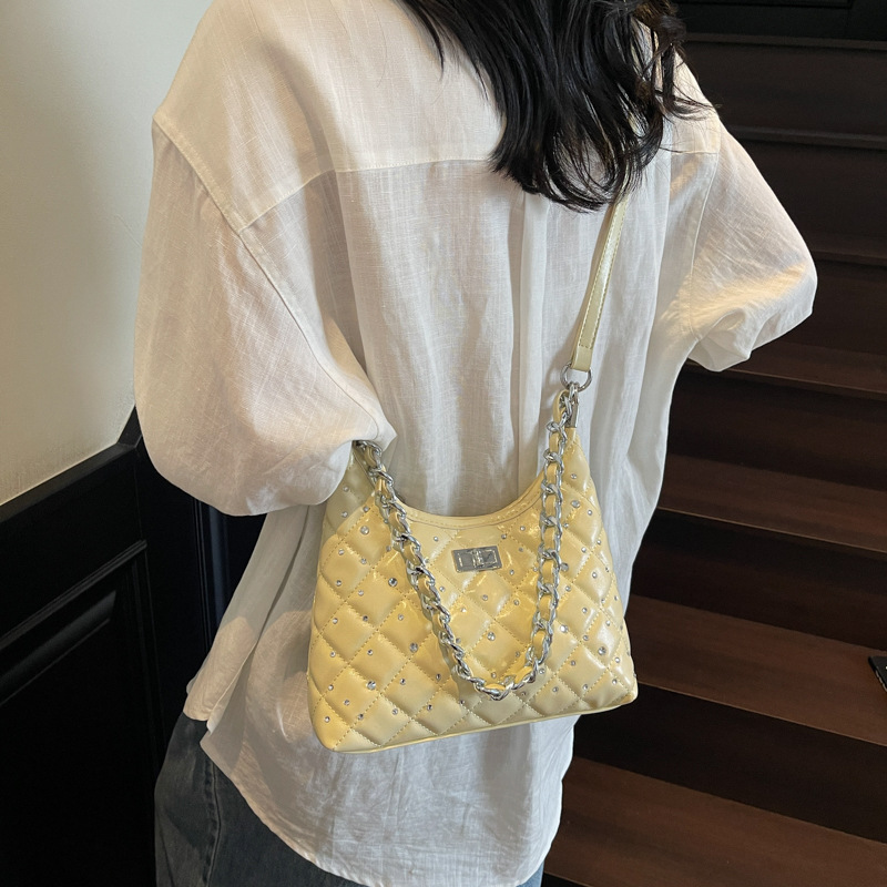 Versión coreana del pequeño bolso de cadena de viento fragante 2025 verano nuevo bolso femenino moda bolso de hombro con diamantes bolso bandolera bordado con diamantes