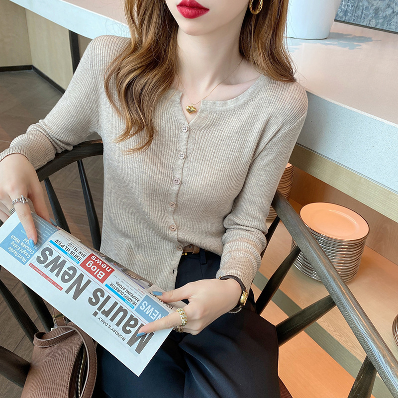 長袖ニットの底のシャツの女性の春の服の2025新型のvネックの薄いタイプのカーディガンのセーターのオーバーは身を修める中に上着を掛けます。|undefined