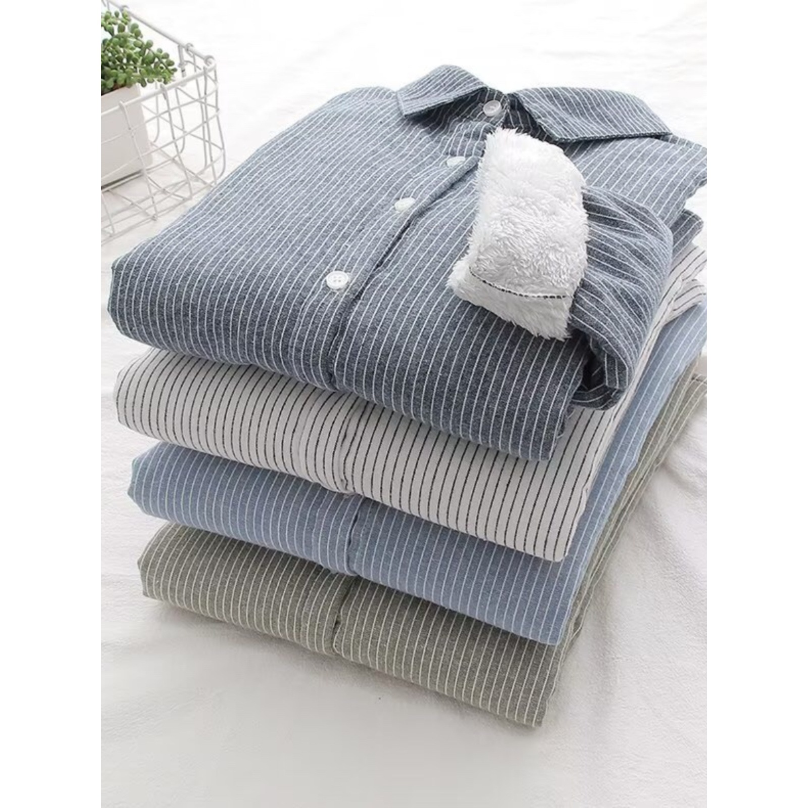 长袖条纹衬衫女秋冬加绒新款休闲遮肉显瘦打底衫百搭上衣纯棉衬衣