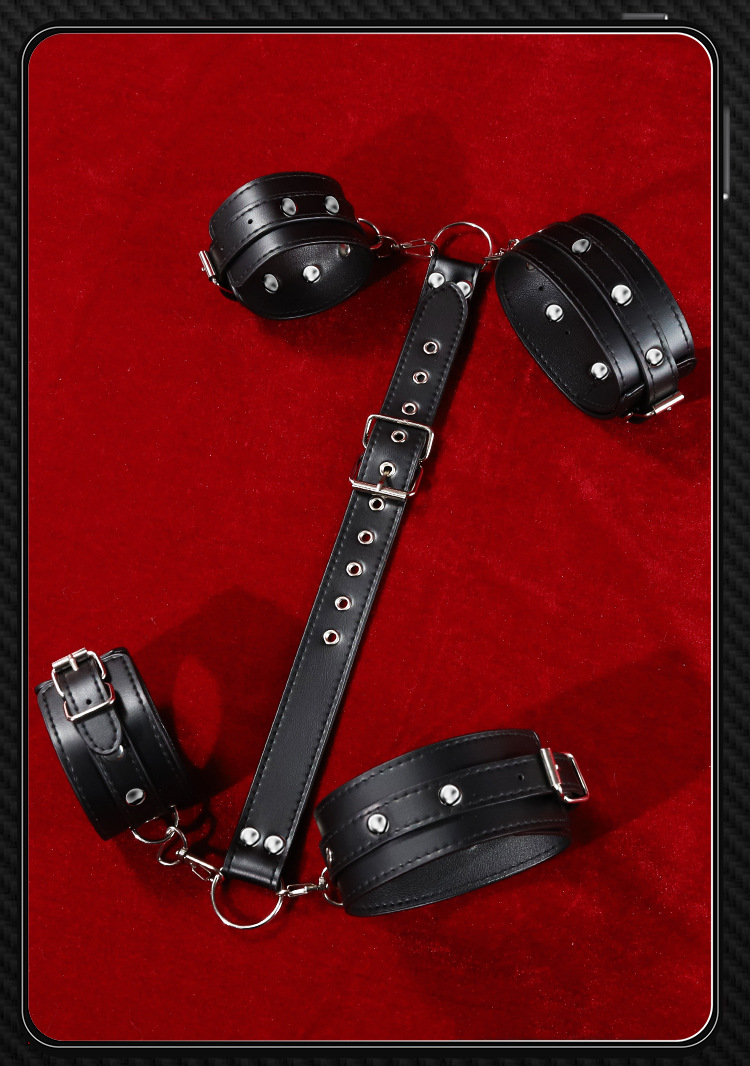 Love Fun Collar Bondage Handcuffs in Black Alloy and Leather for Adult Couples — detail image 31