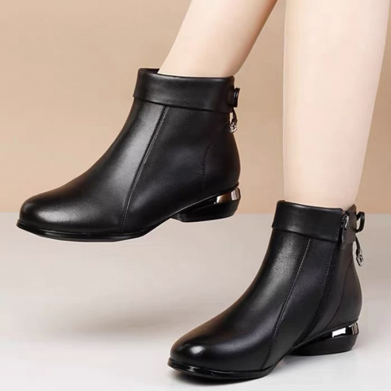 Demi-season low boots