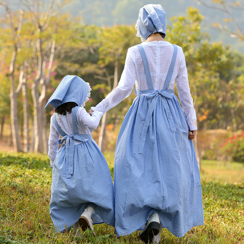 thumbnail image 2 of Fotografía pastoral de niña de granja con cuadros azules, traje para padres e hijos, 2 of 6