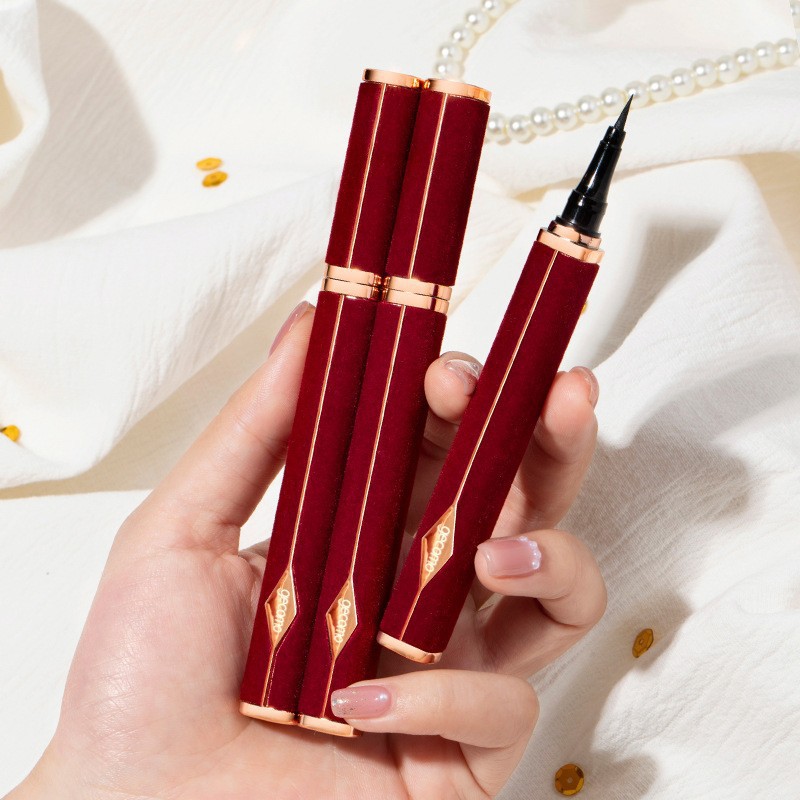 Liner de ojos de terciopelo rojo GEMON ultra fino impermeable, resistente al sudor, duradero, no es fácil de marearse, lápiz de ojos líquido de secado rápido, cabeza de cepillo