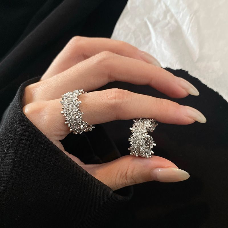 Gypsophila Ring Without Diamonds for Women, French Style, Light Luxury, Exquisite Niche Design, High-End Minimalist Style, Open Ring
