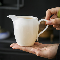 透き通った白い氷種の羊の脂の玉の磁器の公道の杯の陶磁器の公杯のお茶の海は茶器の工夫の茶器の部品を分けます。